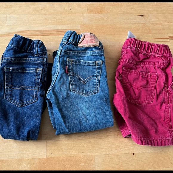 Toddler 2T bundle. 2 pairs of jeans (Levi’s & osh gosh) and 1 shorts (Levi’s). - Picture 2 of 7